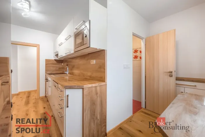 Prodej bytu 3+1, Plzeň - Doubravka, Železničářská, 77 m2