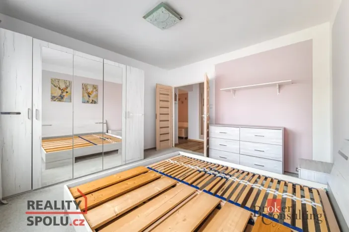 Prodej bytu 3+1, Plzeň - Doubravka, Železničářská, 77 m2