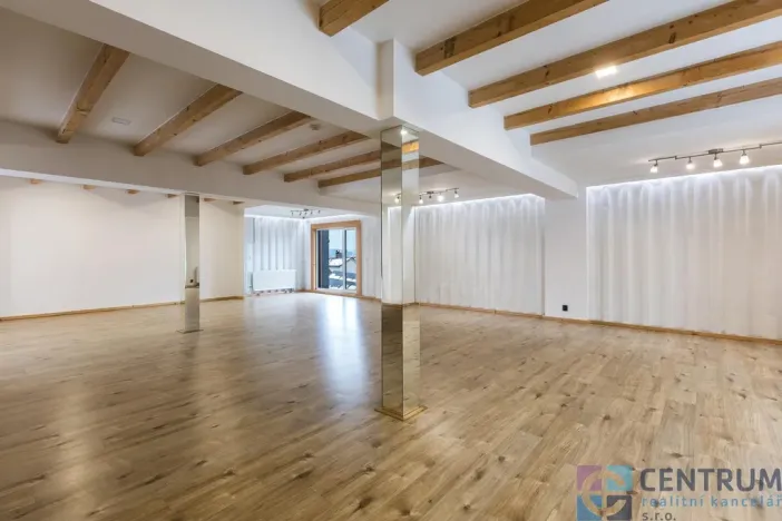 Pronájem obchodního prostoru, Jablonec nad Nisou, Pražská, 323 m2