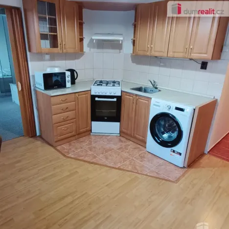 Pronájem bytu 1+1, Děčín - Děčín III-Staré Město, Jezdecká, 36 m2