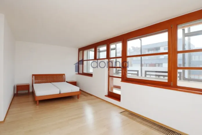 Pronájem bytu 2+kk, Praha, U Nikolajky, 82 m2