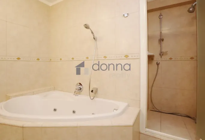 Pronájem bytu 2+kk, Praha, U Nikolajky, 82 m2