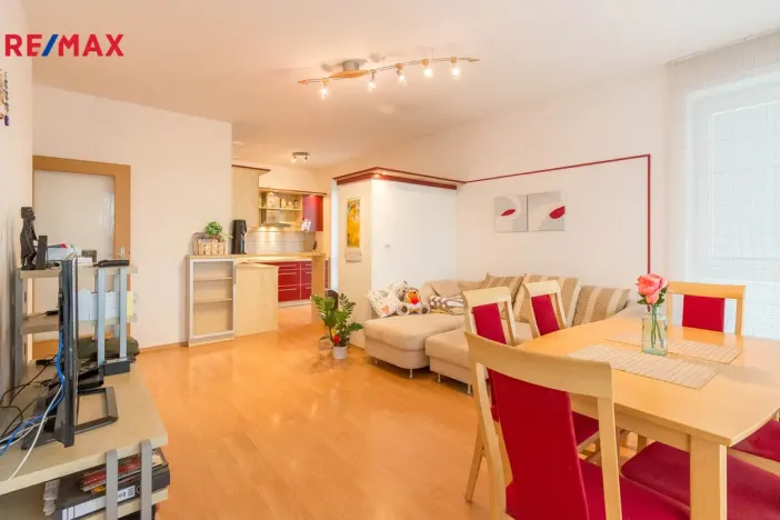 Pronájem bytu 3+kk, Hradec Králové - Nový Hradec Králové, Rybova, 72 m2