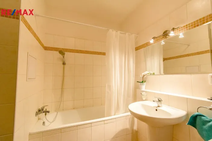 Pronájem bytu 3+kk, Hradec Králové - Nový Hradec Králové, Rybova, 72 m2