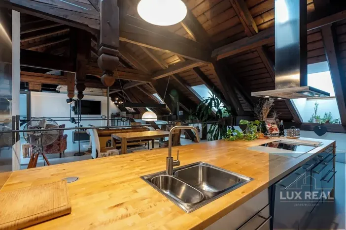 Prodej atypického bytu, Mikulov, Komenského, 164 m2