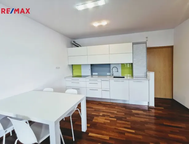 Pronájem bytu 4+kk, Praha - Hrdlořezy, Hrdlořezská, 99 m2