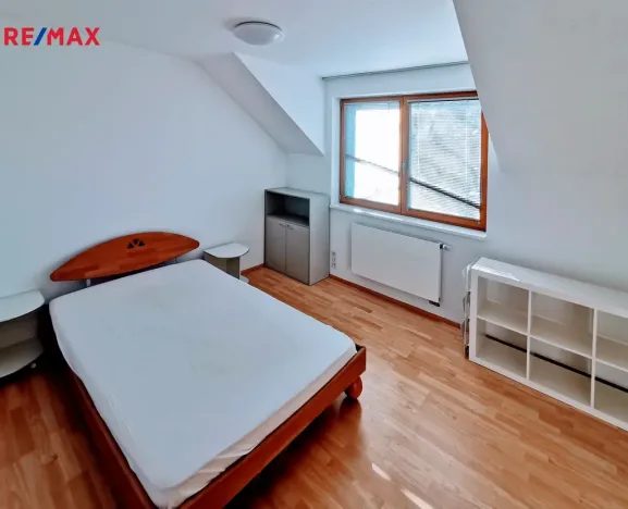 Pronájem bytu 4+kk, Praha - Hrdlořezy, Hrdlořezská, 99 m2