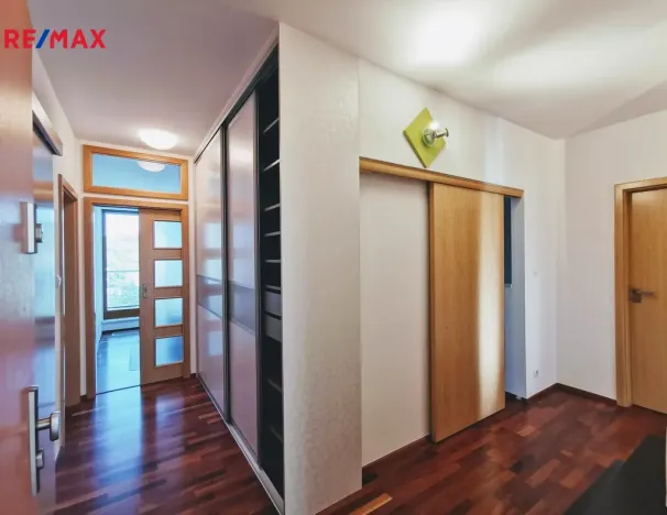 Pronájem bytu 4+kk, Praha - Hrdlořezy, Hrdlořezská, 99 m2