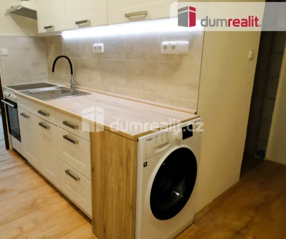 Pronájem bytu 1+1, Otrokovice, Školní, 30 m2