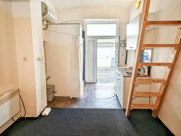 Pronájem atypického bytu, Pardubice, Jana Palacha, 19 m2