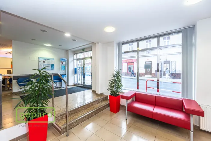 Pronájem obchodního prostoru, Praha - Zbraslav, Zbraslavské náměstí, 140 m2