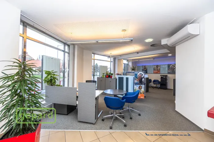 Pronájem obchodního prostoru, Praha - Zbraslav, Zbraslavské náměstí, 140 m2