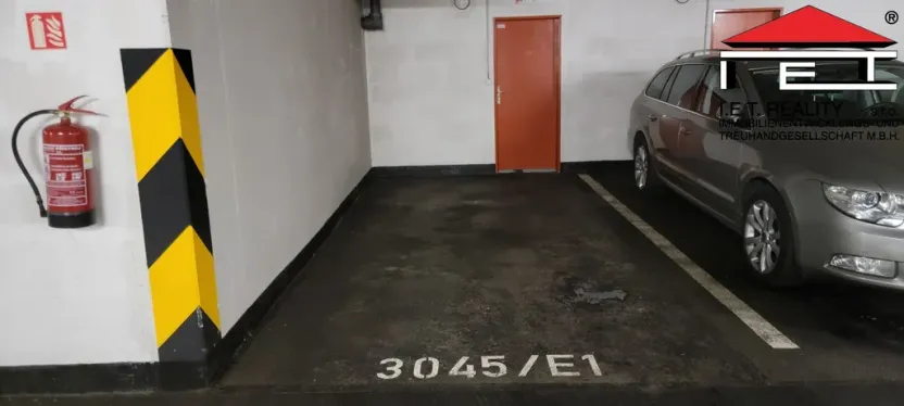 Pronájem garáže, Praha - Vysočany, Podkovářská, 24 m2