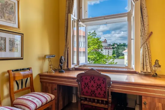 Pronájem bytu 3+1, Praha - Malá Strana, U lužického semináře, 111 m2