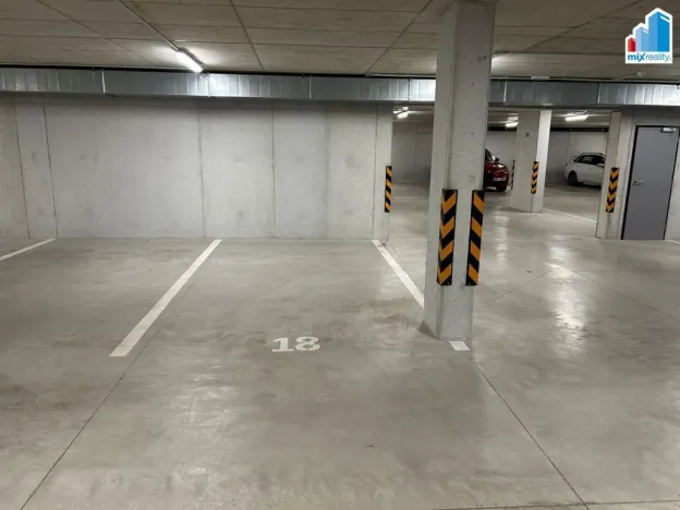 Pronájem garážového stání, Plzeň, Slovanská, 18 m2