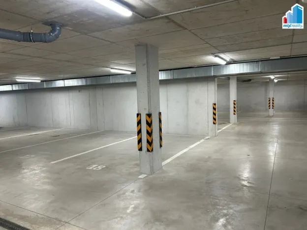 Pronájem garážového stání, Plzeň, Slovanská, 18 m2