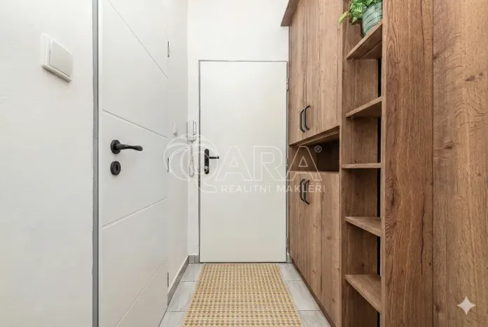 Prodej bytu 1+kk, Kralupy nad Vltavou - Lobeček, nám. Mládežníků, 26 m2