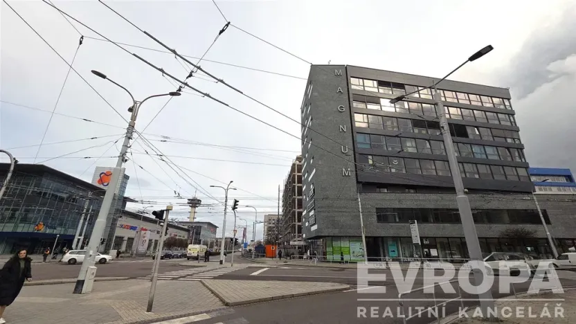 Pronájem kanceláře, Pardubice - Zelené Předměstí, třída Míru, 102 m2