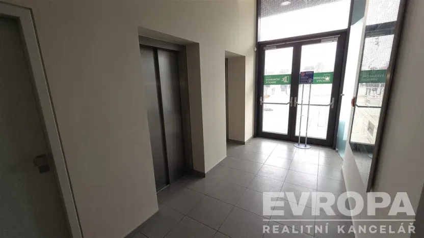 Pronájem kanceláře, Pardubice - Zelené Předměstí, třída Míru, 102 m2