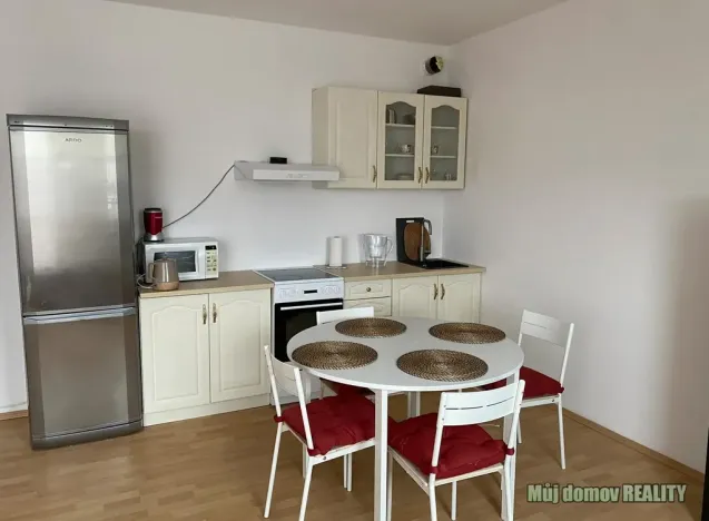 Pronájem bytu 1+kk, Praha - Vysočany, Kabešova, 37 m2