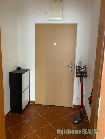 Pronájem bytu 1+kk, Praha - Vysočany, Kabešova, 37 m2