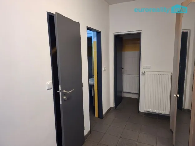 Pronájem restaurace, Žandov, Náměstí, 200 m2