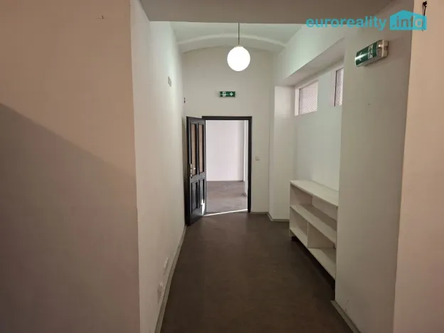 Pronájem restaurace, Žandov, Náměstí, 200 m2