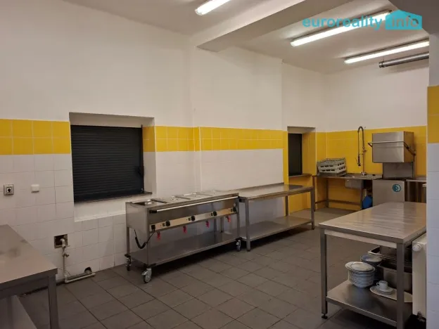 Pronájem restaurace, Žandov, Náměstí, 200 m2