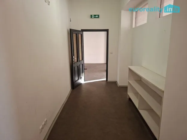 Pronájem restaurace, Žandov, Náměstí, 200 m2