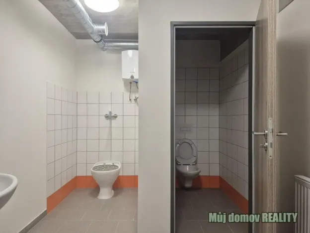 Pronájem výrobních prostor, Praha - Hostivař, K pérovně, 1100 m2