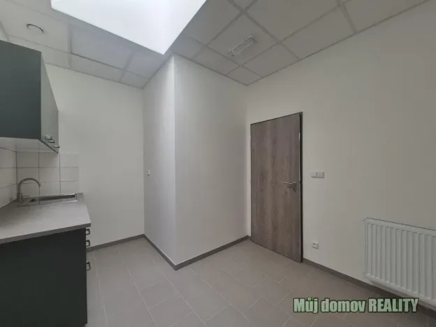 Pronájem výrobních prostor, Praha - Hostivař, K pérovně, 1100 m2