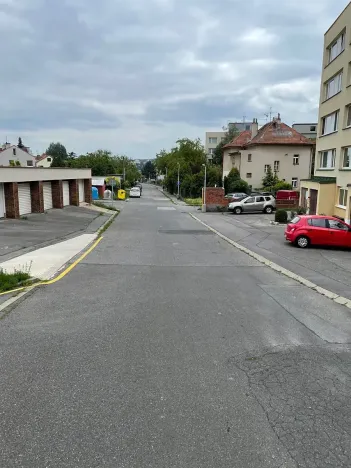 Pronájem garážového stání, Praha - Modřany, Na Cikorce, 20 m2