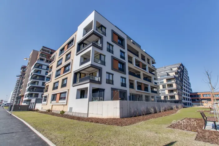 Pronájem bytu 1+kk, Praha - Hloubětín, Domalípova, 32 m2