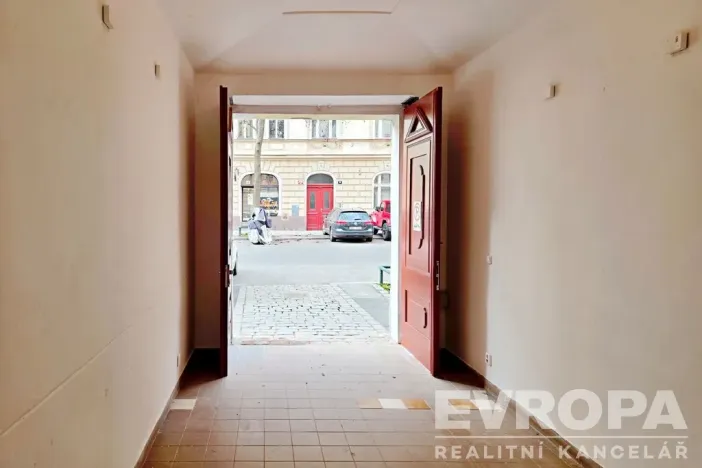 Pronájem garáže, Praha - Vinohrady, Jagellonská, 18 m2