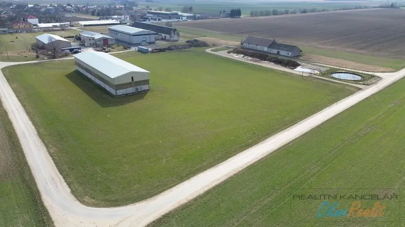 Prodej komerčního pozemku, Přerov - Přerov VIII-Henčlov, Zakladatelů, 10500 m2