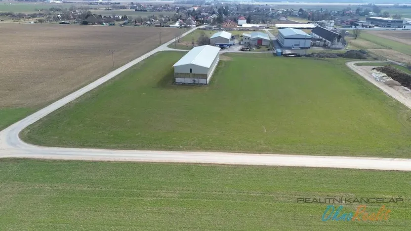 Prodej komerčního pozemku, Přerov - Přerov VIII-Henčlov, Zakladatelů, 10500 m2