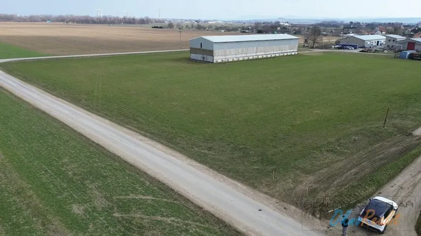 Prodej komerčního pozemku, Přerov - Přerov VIII-Henčlov, Zakladatelů, 10500 m2