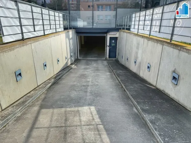 Pronájem kanceláře, Plzeň, Macháčkova, 2000 m2