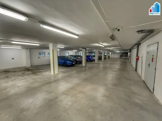 Pronájem kanceláře, Plzeň, Macháčkova, 2000 m2