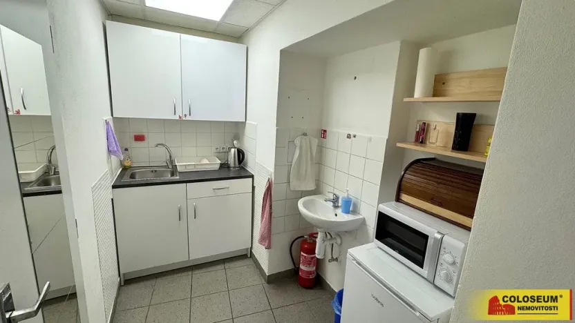 Pronájem obchodního prostoru, Brno - Brno-město, 128 m2