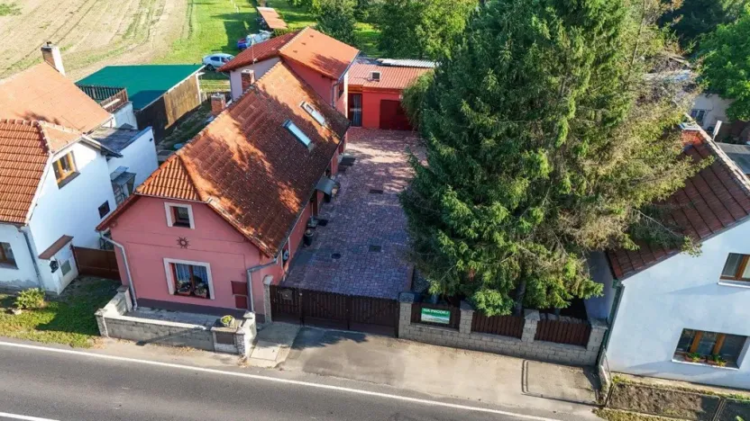 Prodej rodinného domu, Polepy - Okna, 211 m2