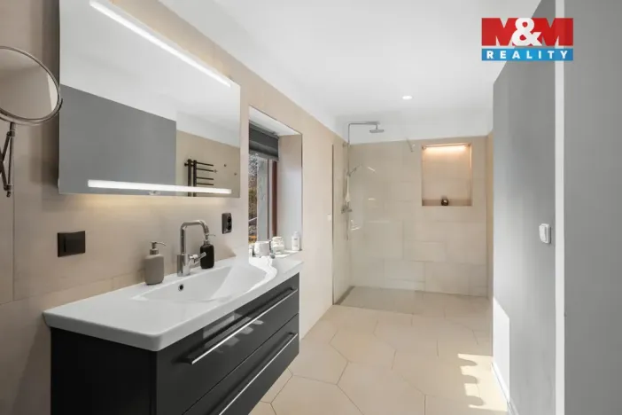 Prodej rodinného domu, Pchery, V Ořechovce, 228 m2