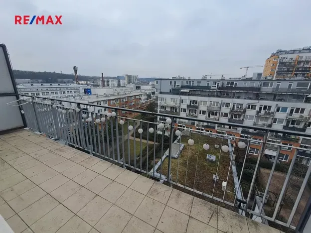 Pronájem bytu 1+kk, Praha - Vysočany, Pod Harfou, 42 m2