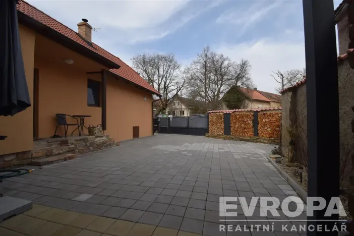 Prodej rodinného domu, Zásmuky - Nesměň, 72 m2