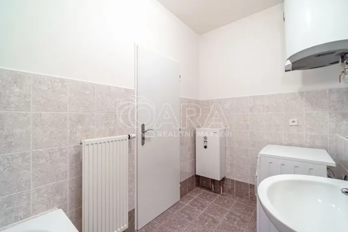 Prodej bytu 1+kk, Holubice - Kozinec, Buková, 40 m2