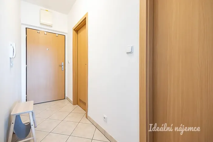 Pronájem bytu 1+kk, Praha - Kunratice, Pod Haltýřem, 28 m2
