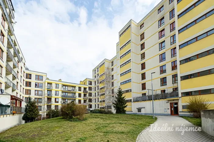 Pronájem bytu 1+kk, Praha - Kunratice, Pod Haltýřem, 28 m2