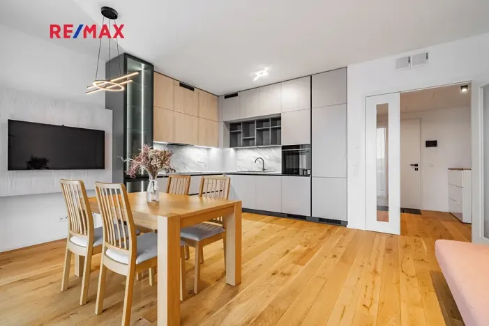 Prodej bytu 2+kk, Praha - Smíchov, Podbělohorská, 61 m2