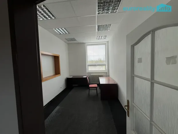 Pronájem kanceláře, Mariánské Lázně, třída Vítězství, 400 m2