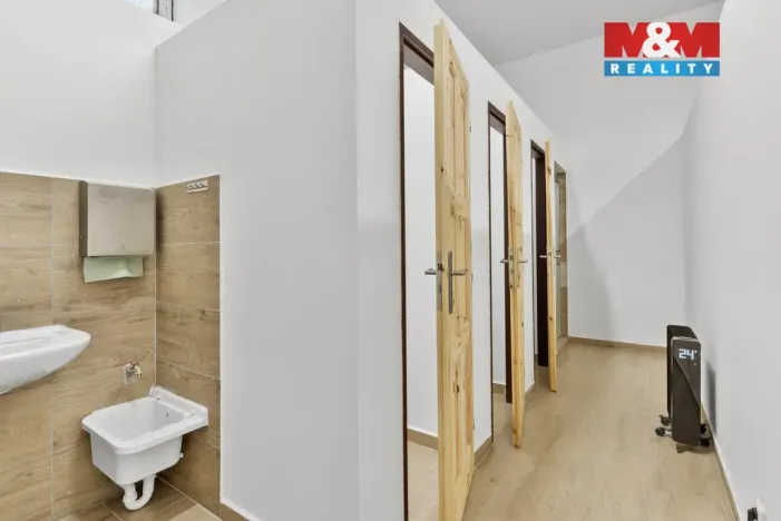 Pronájem výrobních prostor, Višňová - Poustka, 884 m2